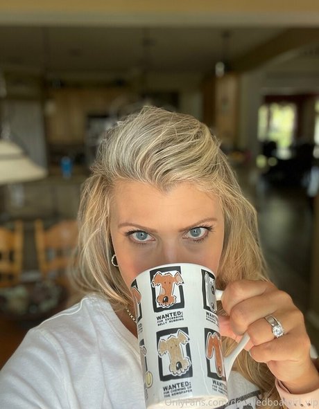 Naakte gelekte OnlyFans-foto van Doubledboatgirlvip