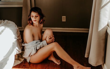 Naakte gelekte OnlyFans-foto van Mommyunder25