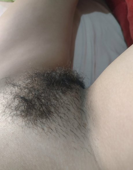 Naakte gelekte OnlyFans-foto van Hairyangela