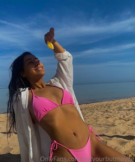 Naakte gelekte OnlyFans-foto van Dayanawifey