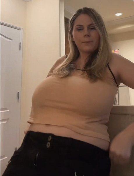 Naakte gelekte OnlyFans-foto van Emily V