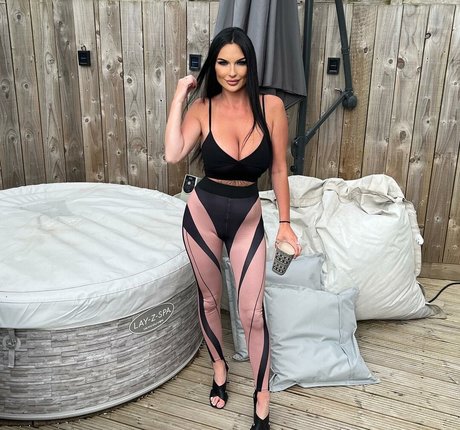 Naakte gelekte OnlyFans-foto van Katie P
