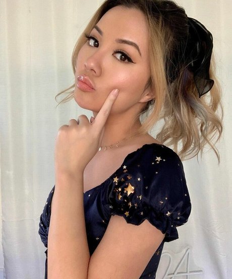 Naakte gelekte OnlyFans-foto van Gina Darling