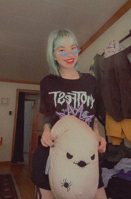 Naakte gelekte OnlyFans-foto van Violetscabaret