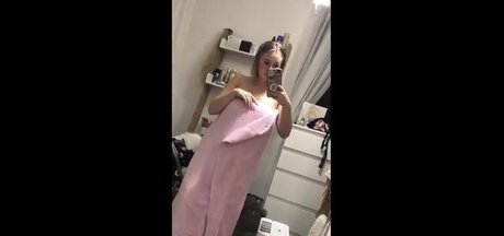 Naakte gelekte OnlyFans-foto van Bobbie Ann