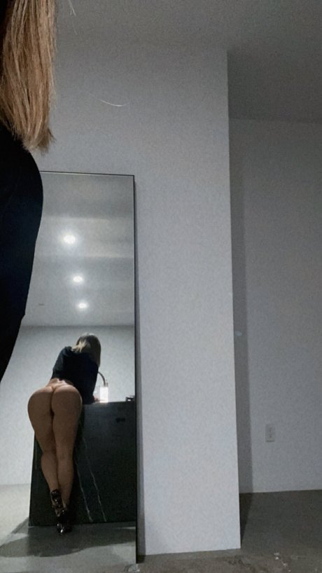 Naakte gelekte OnlyFans-foto van Lauren Pisciotta