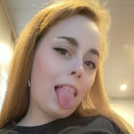 Naakte gelekte OnlyFans-foto van Droolingahegaoqueen