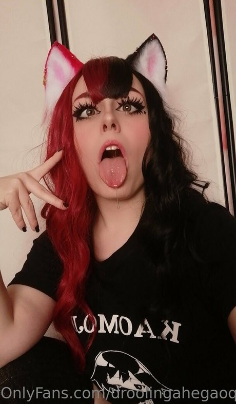Naakte gelekte OnlyFans-foto van Droolingahegaoqueen