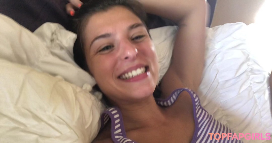 Naakte gelekte OnlyFans-foto van Leah Gotti #1100