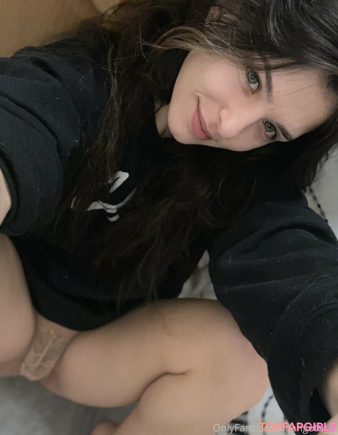Naakte gelekte OnlyFans-foto van Leah Gotti #1875