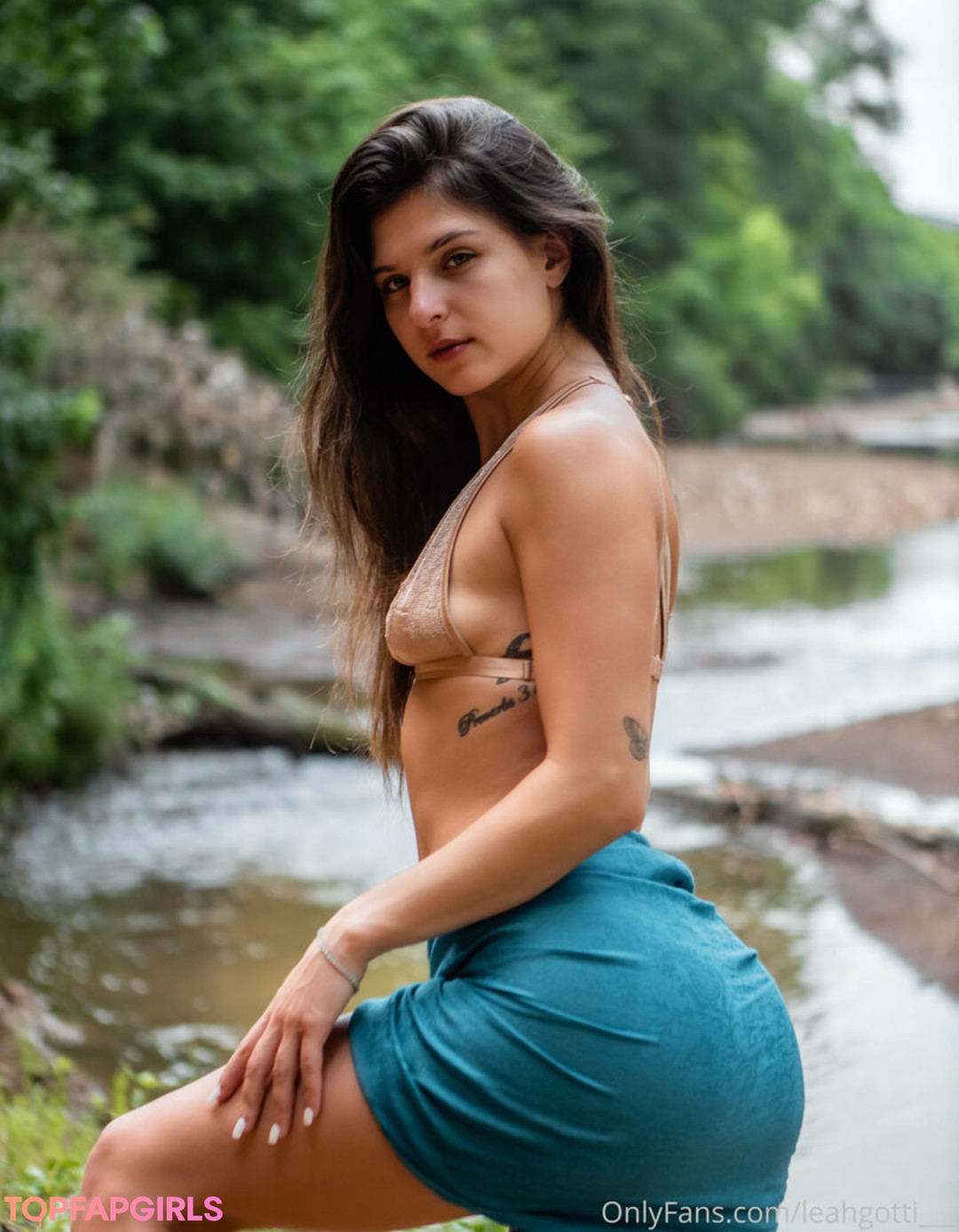 Naakte gelekte OnlyFans-foto van Leah Gotti #1975