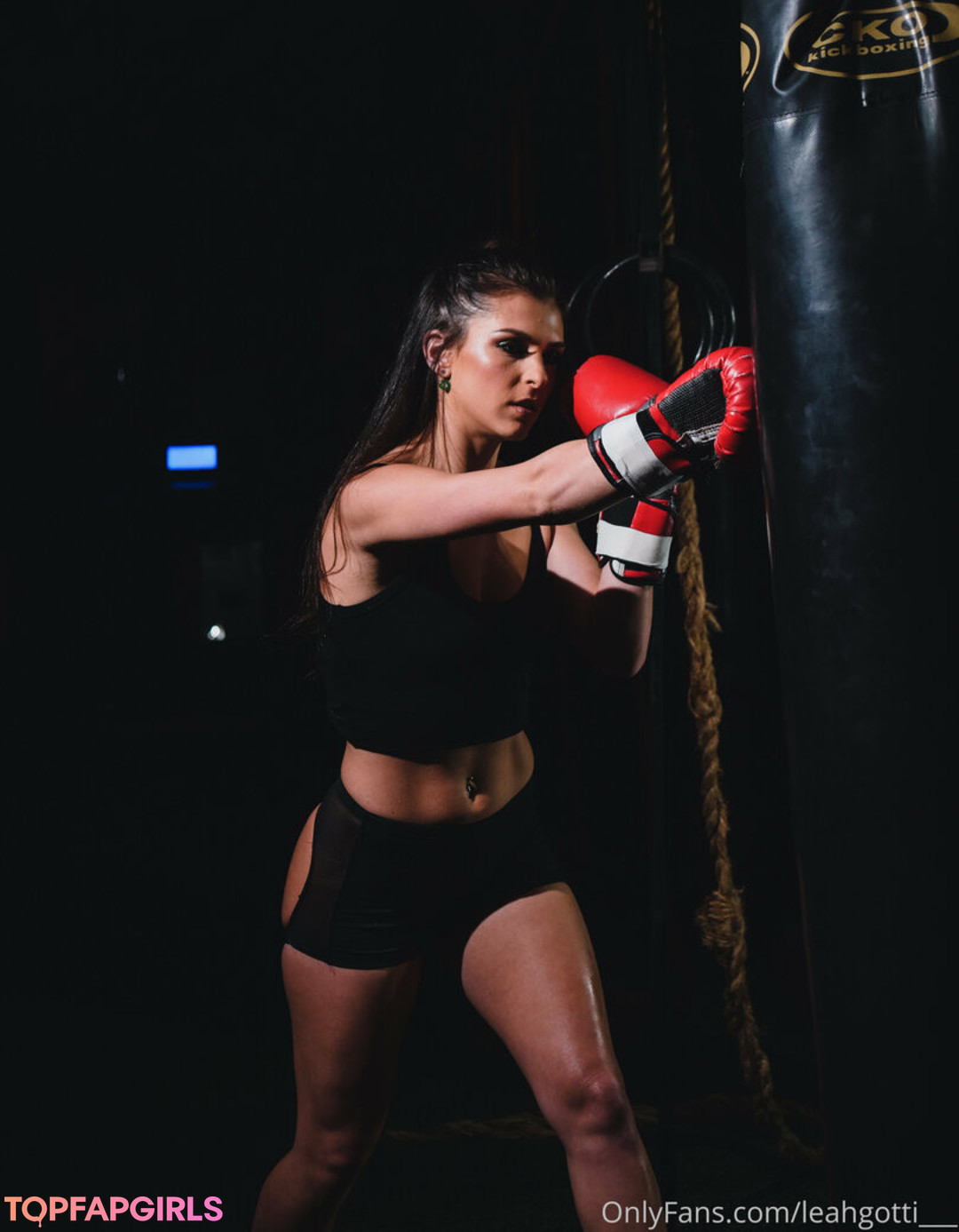 Naakte gelekte OnlyFans-foto van Leah Gotti #1987
