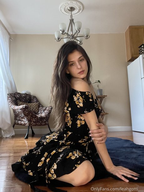 Naakte gelekte OnlyFans-foto van Leah Gotti