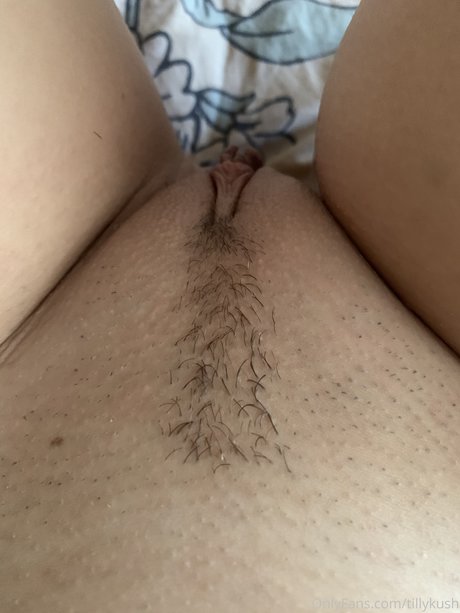 Naakte gelekte OnlyFans-foto van Tilly Kush