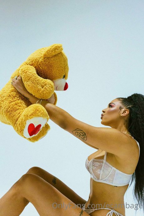 Naakte gelekte OnlyFans-foto van Elizabeth Cambage