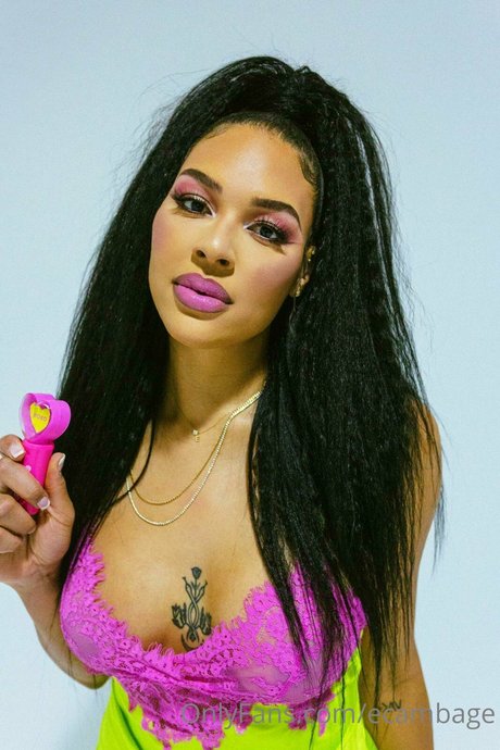 Naakte gelekte OnlyFans-foto van Elizabeth Cambage