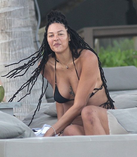 Naakte gelekte OnlyFans-foto van Elizabeth Cambage