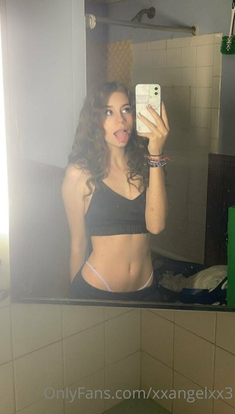 Naakte gelekte OnlyFans-foto van Xxangelxx3