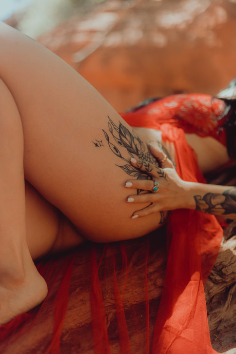 Naakte gelekte OnlyFans-foto van Thatsoraven95