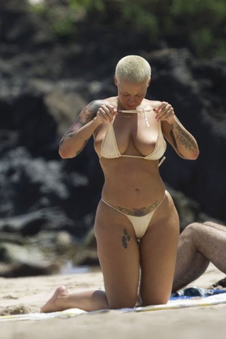 Naakte gelekte OnlyFans-foto van Amber Rose