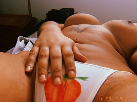 Naakte gelekte OnlyFans-foto van Allynra