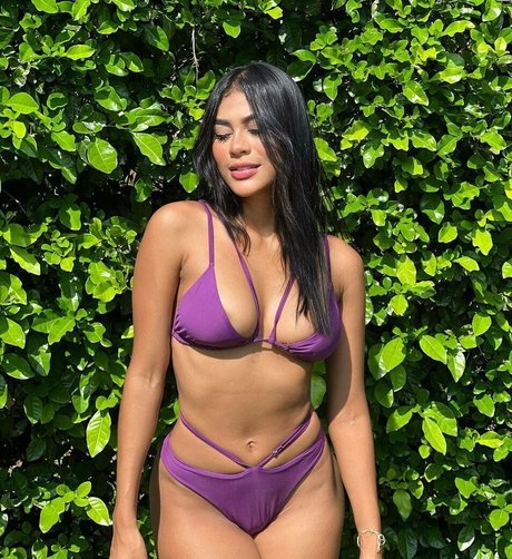 Naakte gelekte OnlyFans-foto van La Jary