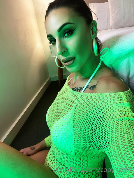Naakte gelekte OnlyFans-foto van Amanda Micallef