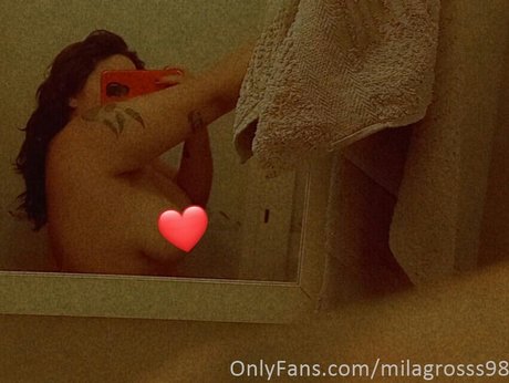 Naakte gelekte OnlyFans-foto van Mili