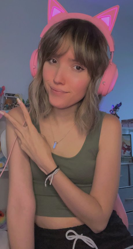 Naakte gelekte OnlyFans-foto van Strawberry Girl Kairi