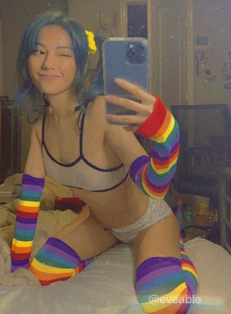 Naakte gelekte OnlyFans-foto van Eveable