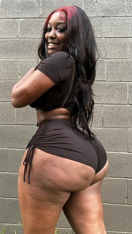 Naakte gelekte OnlyFans-foto van Tamekia