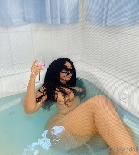 Naakte gelekte OnlyFans-foto van Jayla Doll
