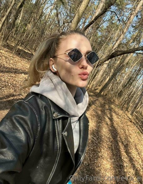 Naakte gelekte OnlyFans-foto van Evae