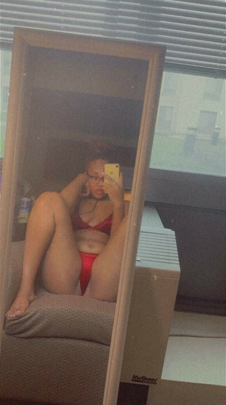 Naakte gelekte OnlyFans-foto van Elsacandy