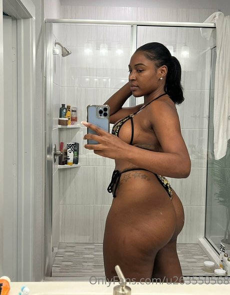 Naakte gelekte OnlyFans-foto van Morganpatrieced