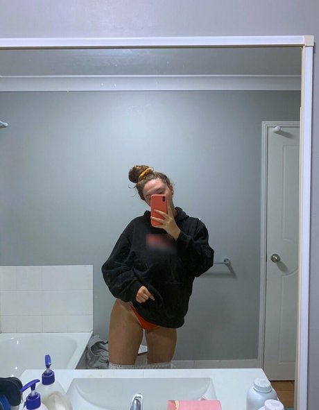 Naakte gelekte OnlyFans-foto van Hayley Aurisch