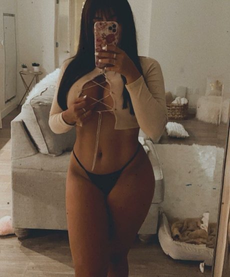 Naakte gelekte OnlyFans-foto van Princess Jasmin