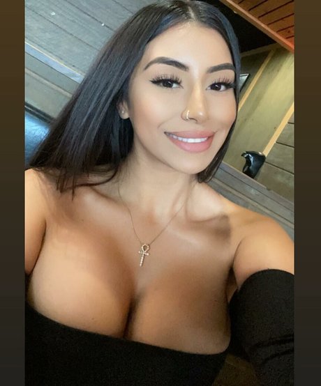 Naakte gelekte OnlyFans-foto van Princess Jasmin