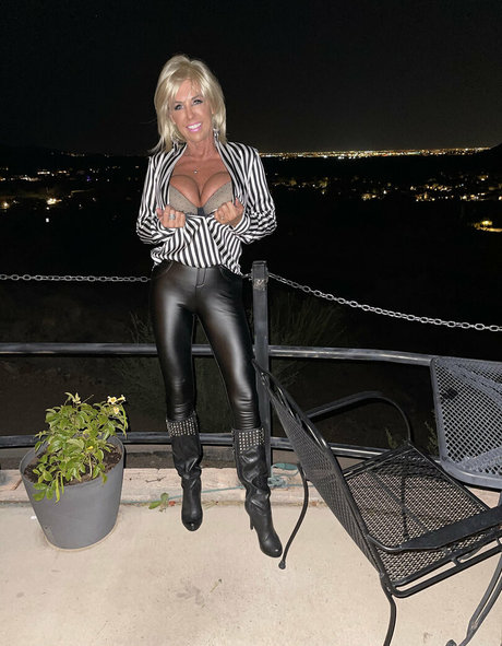 Naakte gelekte OnlyFans-foto van Wifeysworld