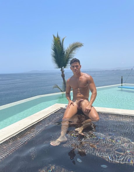 Naakte gelekte OnlyFans-foto van Oliverhuntxxx