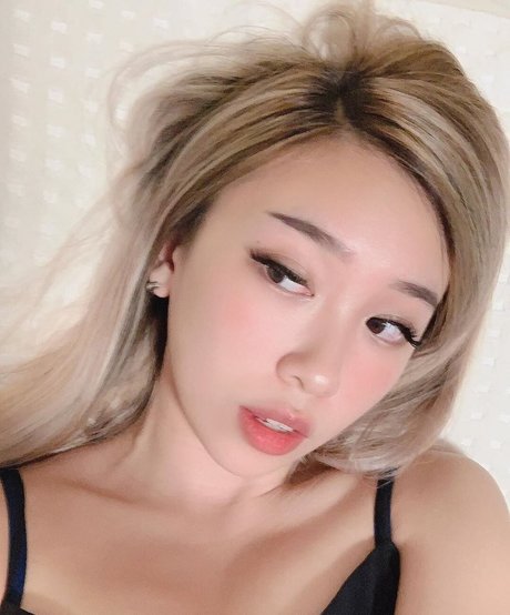 Naakte gelekte OnlyFans-foto van Luna Ly