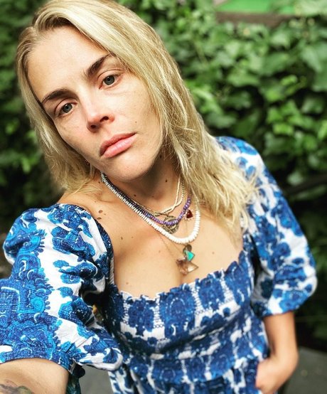 Naakte gelekte OnlyFans-foto van Busy Philipps