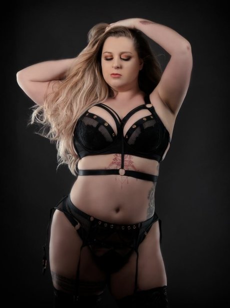 Naakte gelekte OnlyFans-foto van Ruca Angel