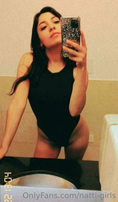 Naakte gelekte OnlyFans-foto van Nattigirls