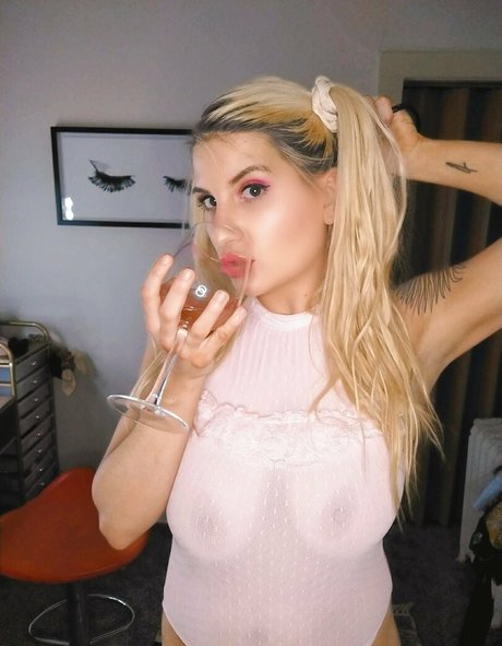 Naakte gelekte OnlyFans-foto van Chelledolly