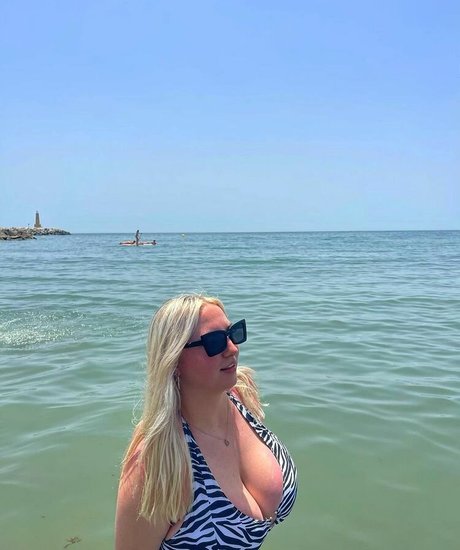 Naakte gelekte OnlyFans-foto van Shona Colson