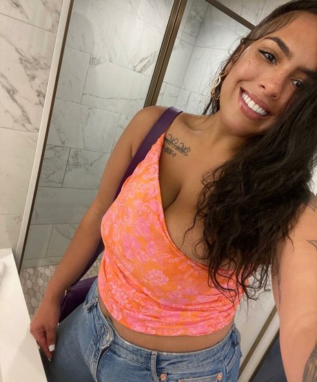 Naakte gelekte OnlyFans-foto van Brasi Quinzel