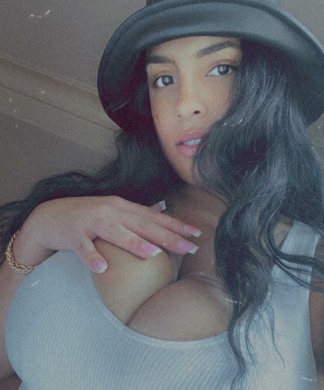 Naakte gelekte OnlyFans-foto van Brasi Quinzel
