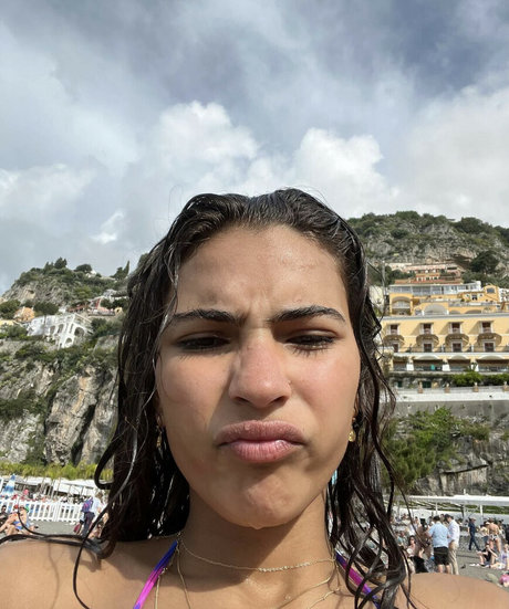 Naakte gelekte OnlyFans-foto van Tina Tonkin