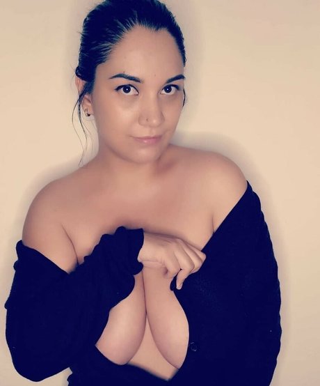 Naakte gelekte OnlyFans-foto van Isa Malone